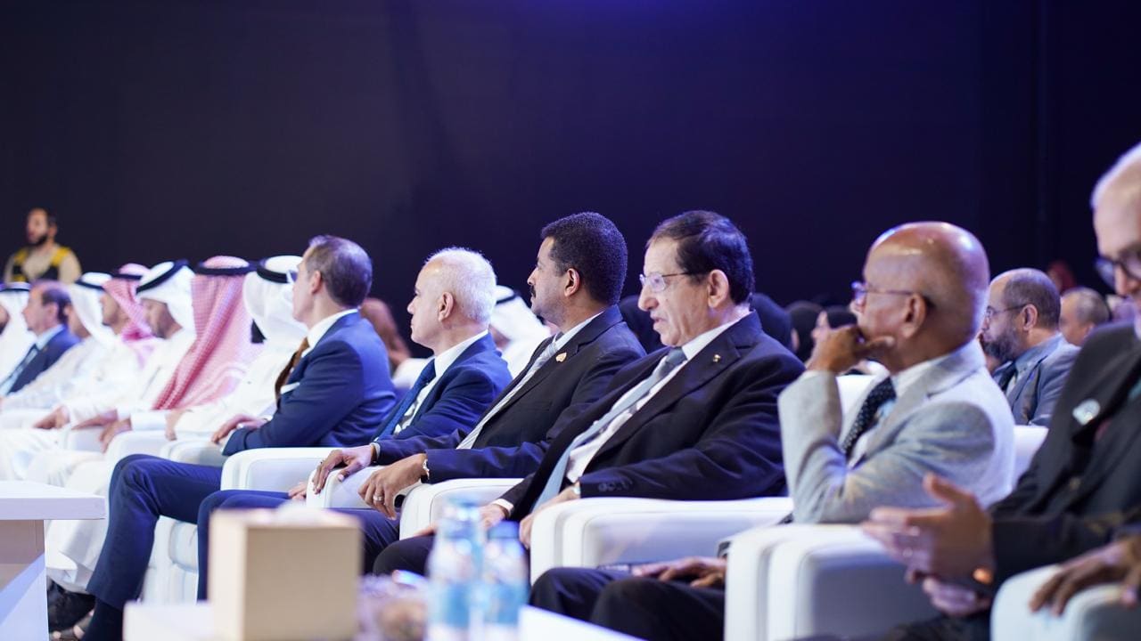 عدد من الضيوف والمشاركين في جلسات الملتقى